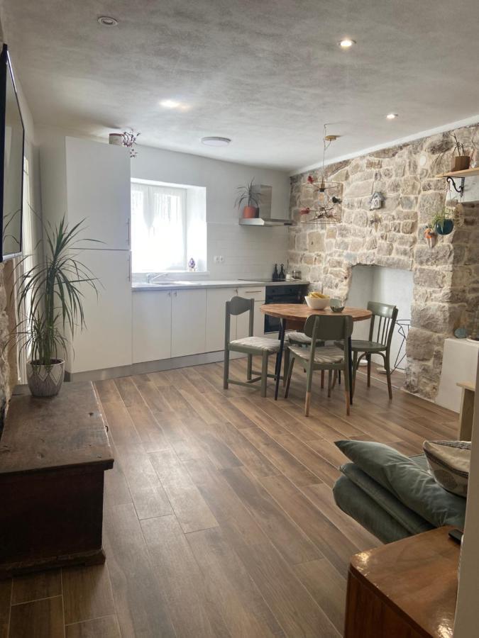 Apartman Oleandar Kastela Exterior photo
